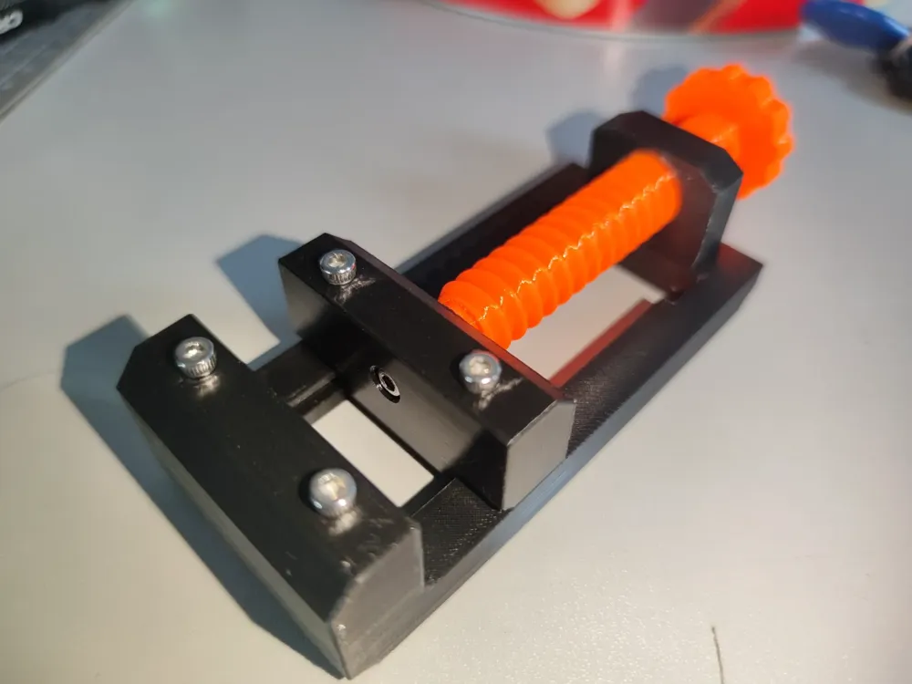 3D Printed Mini Vise by user_624531171 - MakerWorld