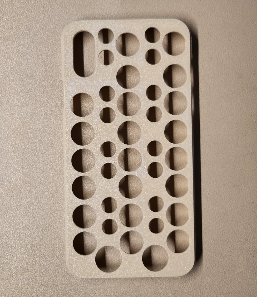 iPhone xs case 散热手机壳(圆形序列镂空)