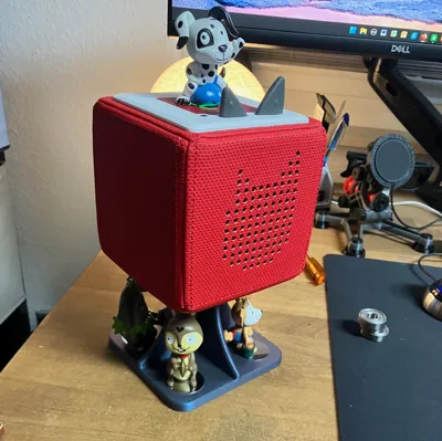 Toniebox stand with 4-figure holder