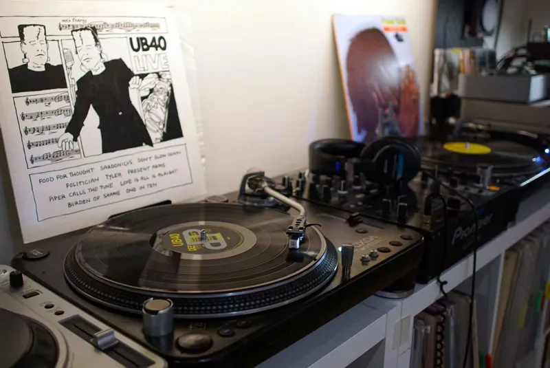 kallax vinyl stand