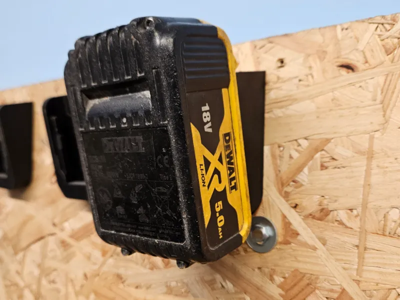 Battery holder for dewalt 18V