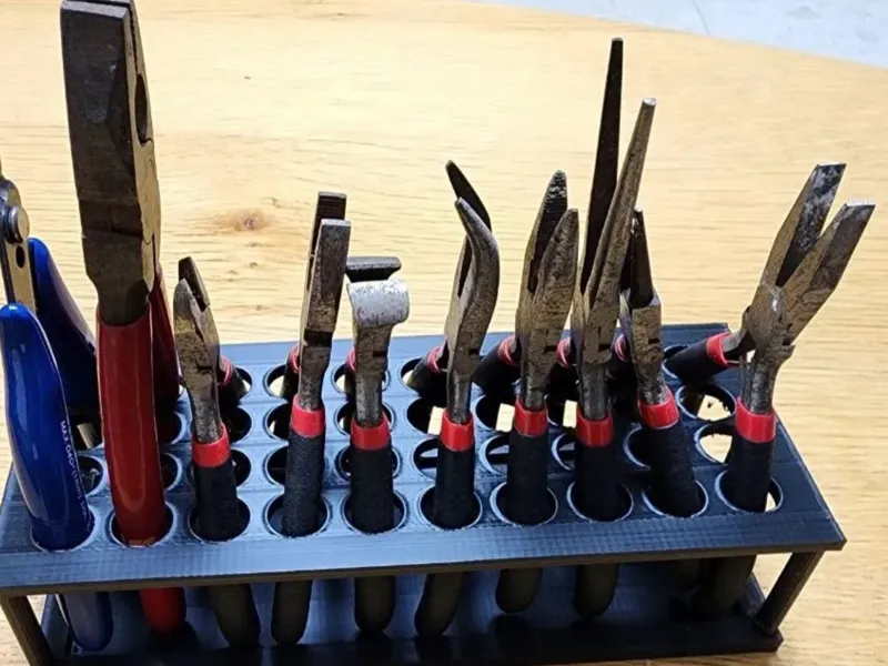 Pliers holder