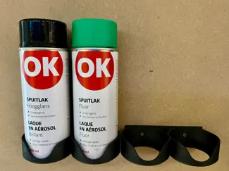 Double parametric bottle holder for flat surface 