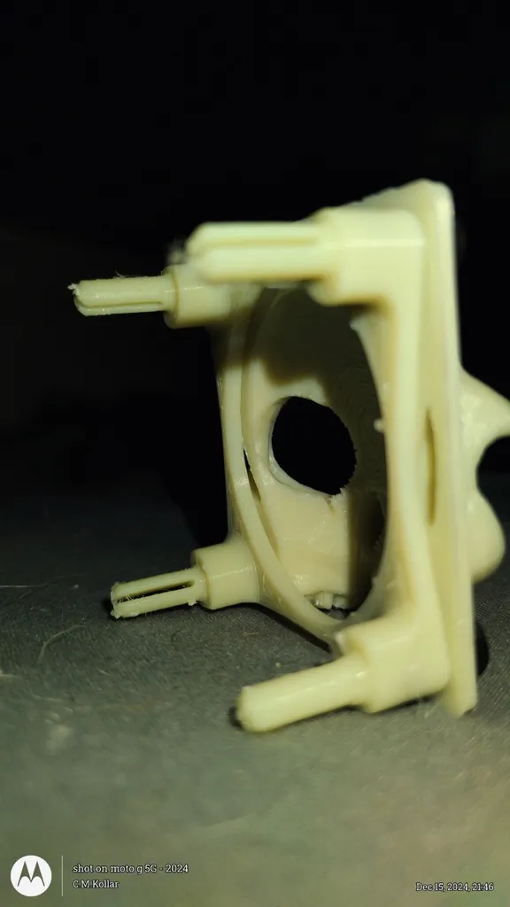 fan cover/grill screwed to screwless adapter 40mm