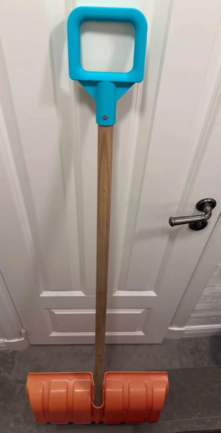 Showel handle 2 halfs