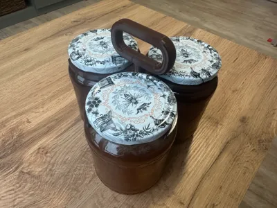 3 jars holder