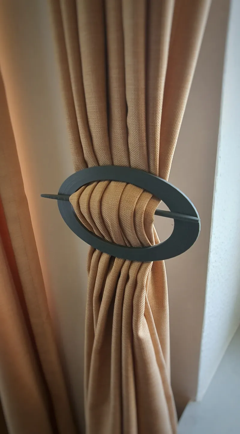 Raffhalter / Curtain