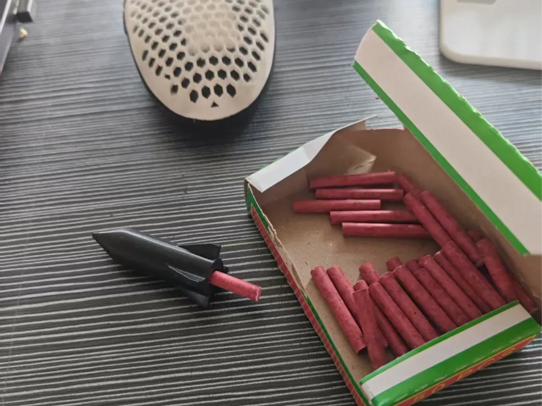 擦炮火箭（可飞七米）