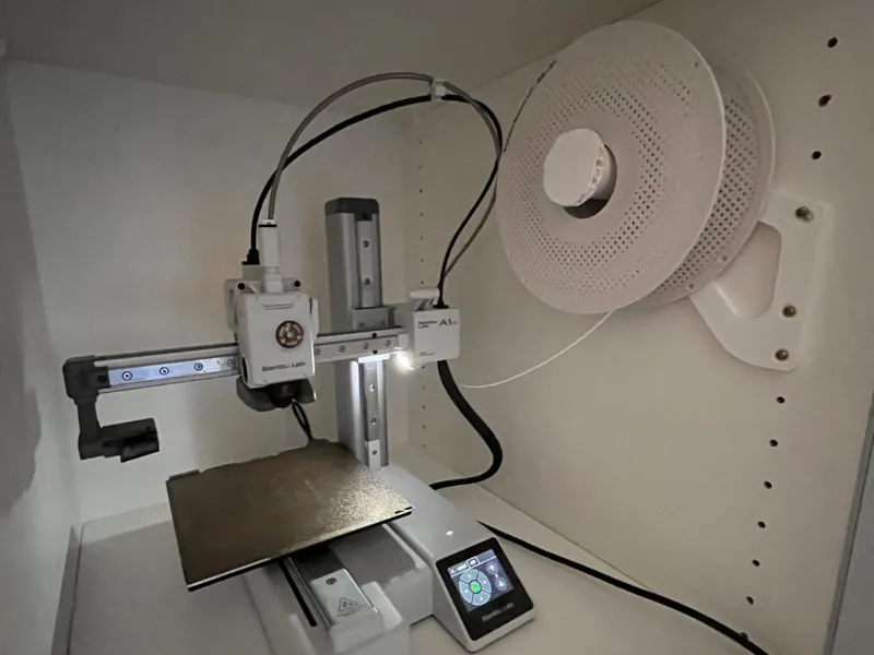 Filament Holder for 20 mm Wardrobe Spacing