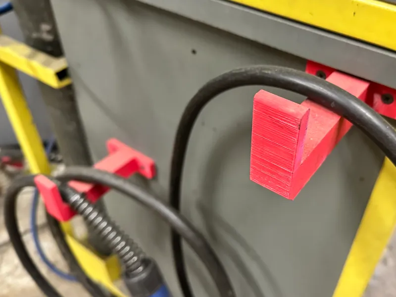 Welding cable holder 