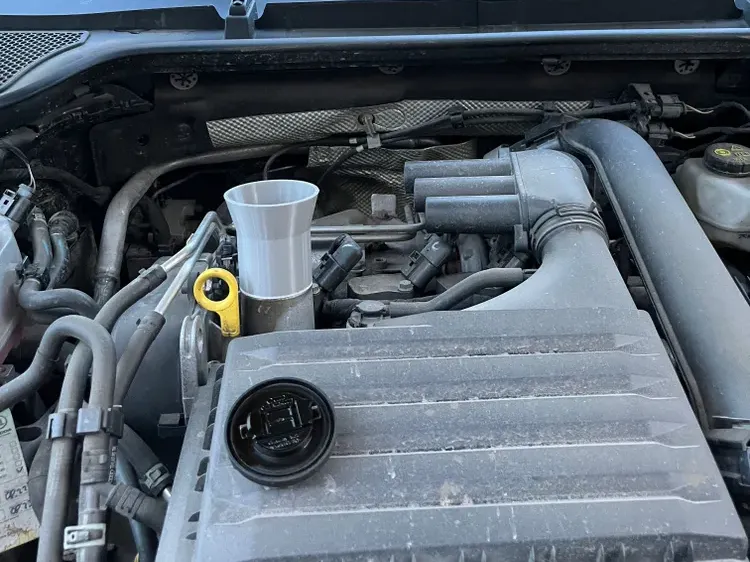 oil filling funnel for vag