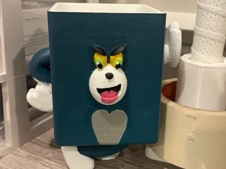 Tom Statue