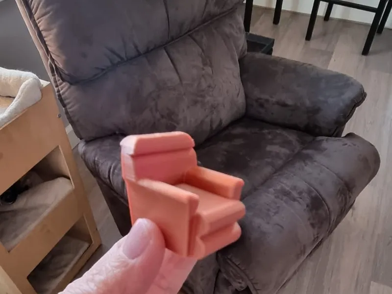 Lazyboy Cardinal mini chair