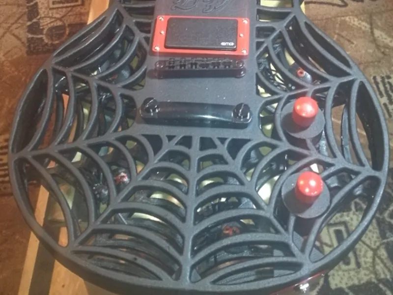 "BankaPiva Custom"Guitar"Black Widow" (LP) ABS