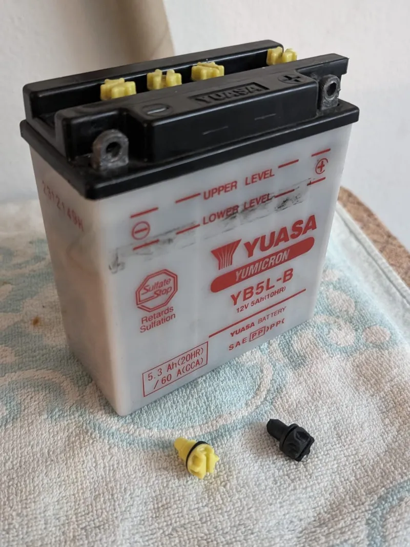 Battery Screw Caps 6V - Simson Moped Batterie