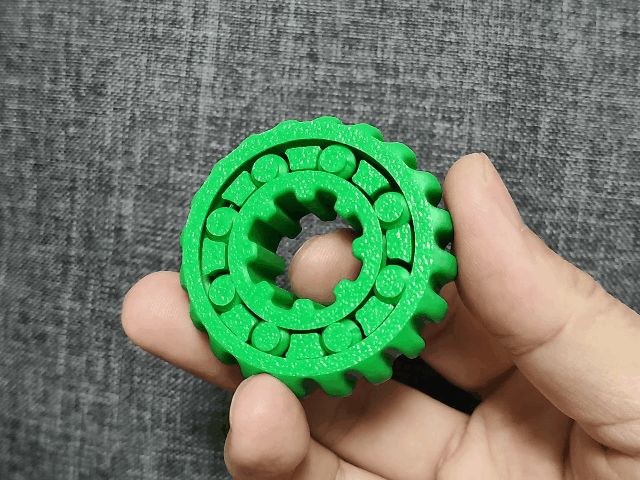 新年礼物解压玩具，很6，越转越丝滑