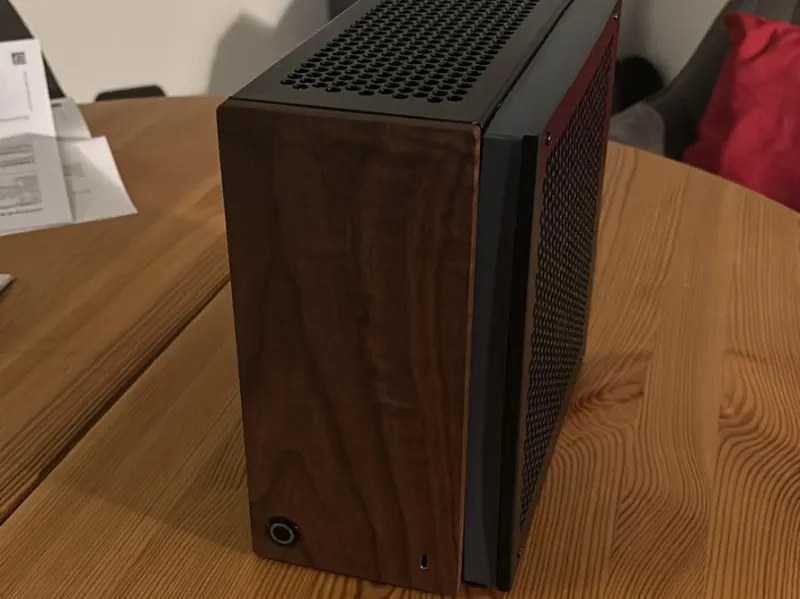Side Panel Space for Densium 4 Plus V2 ITX PC Case