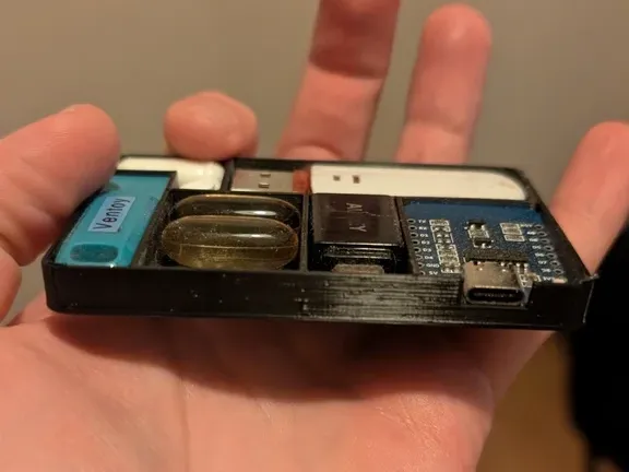 Lockcard USB/D1 mini/USB to USB-C/Tablets holder