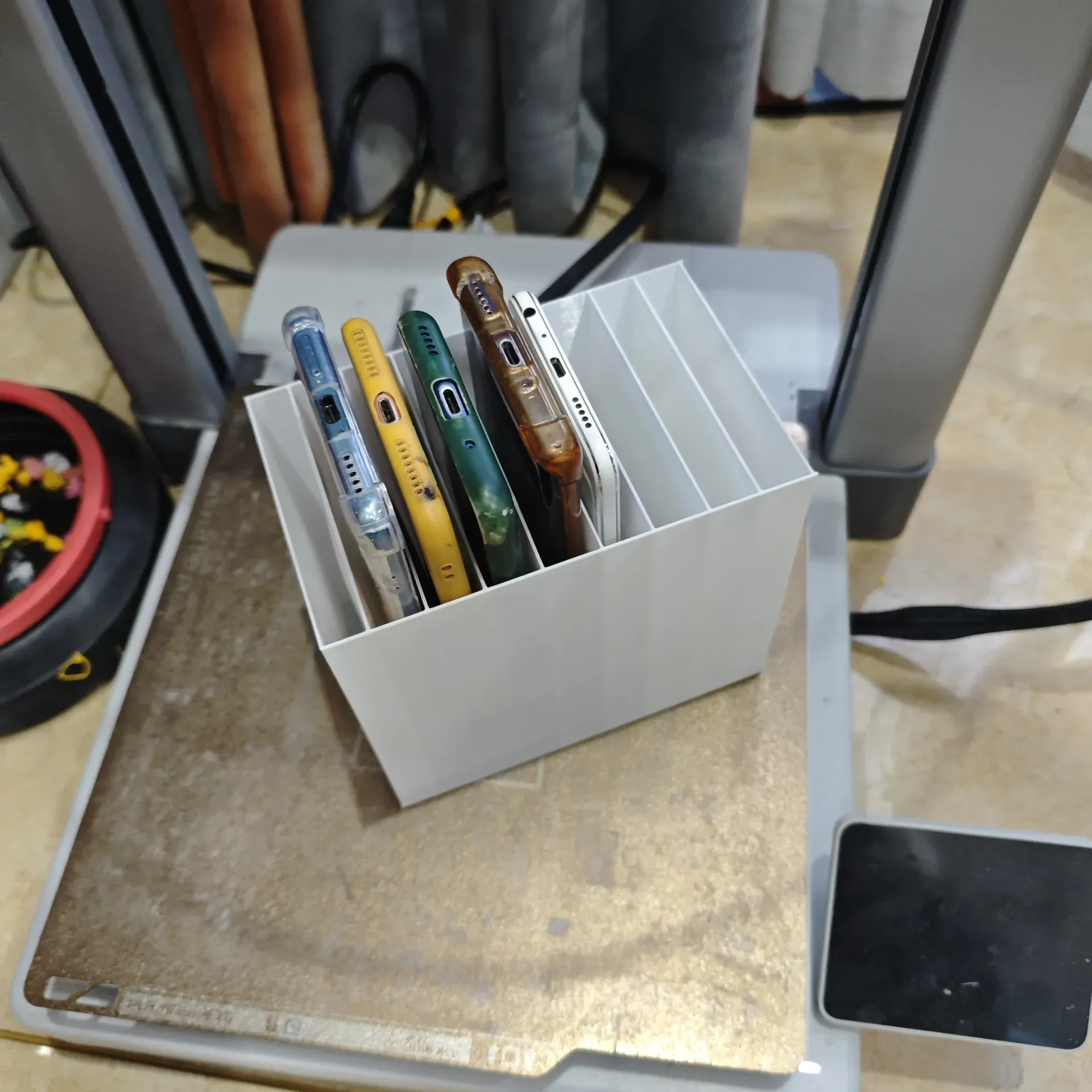 Cell Phone Organizer Space-Saving Design Supports Horizontal, Vertical ...