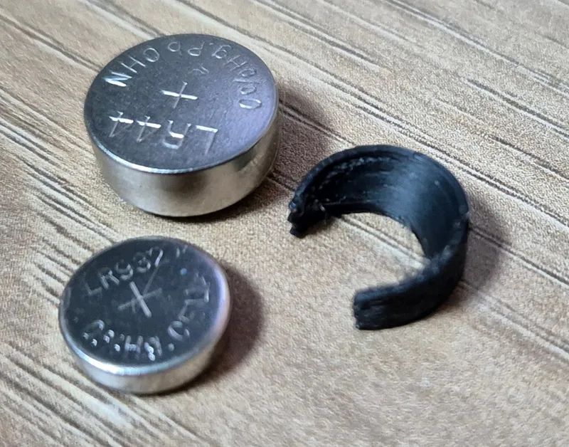 LR932 to LR44 Battery adapter
