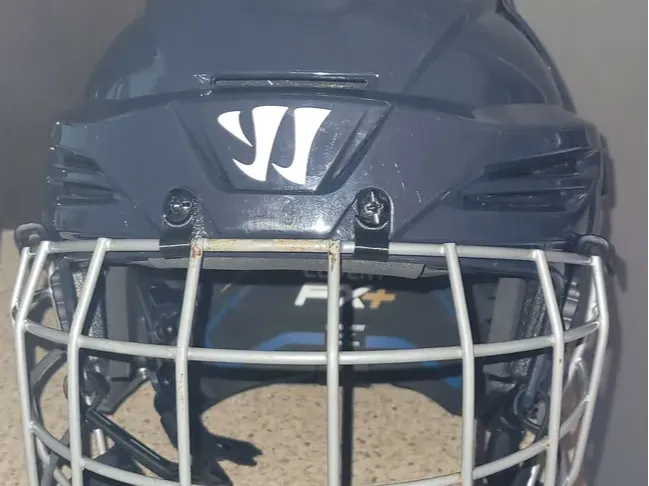 Support de grille pour casque de hockey