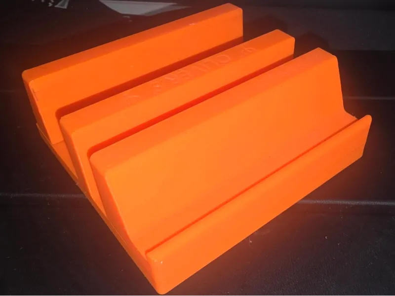 Adjustable laptop and tablet stand
