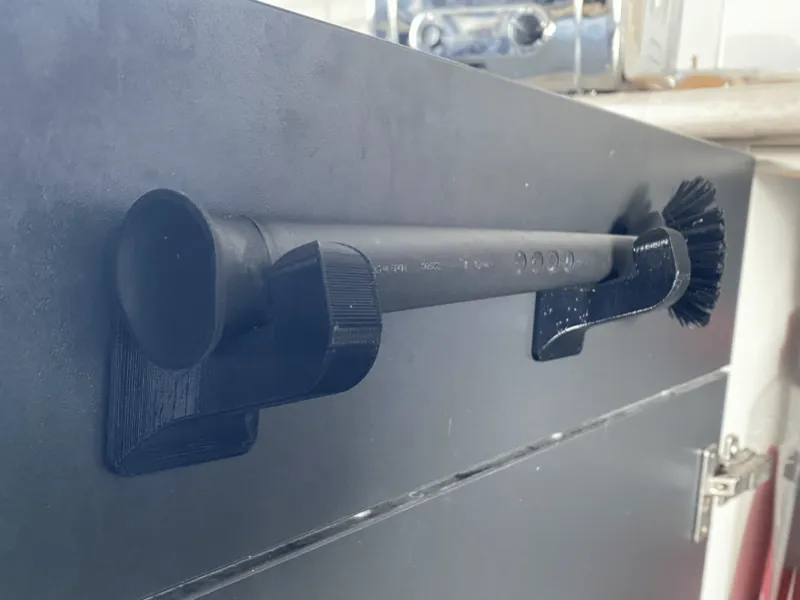 Dishbrush holder