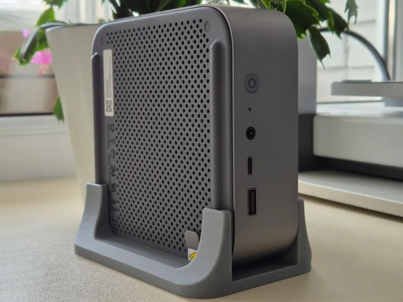 Beelink SER8 vertical stand