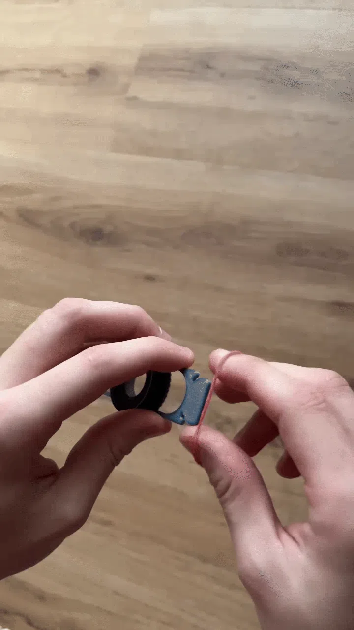Attaching the rubber band