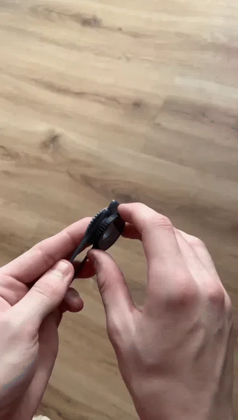 Screwing on Lens
