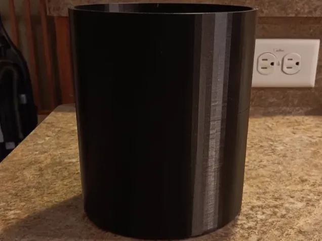 Trash can 