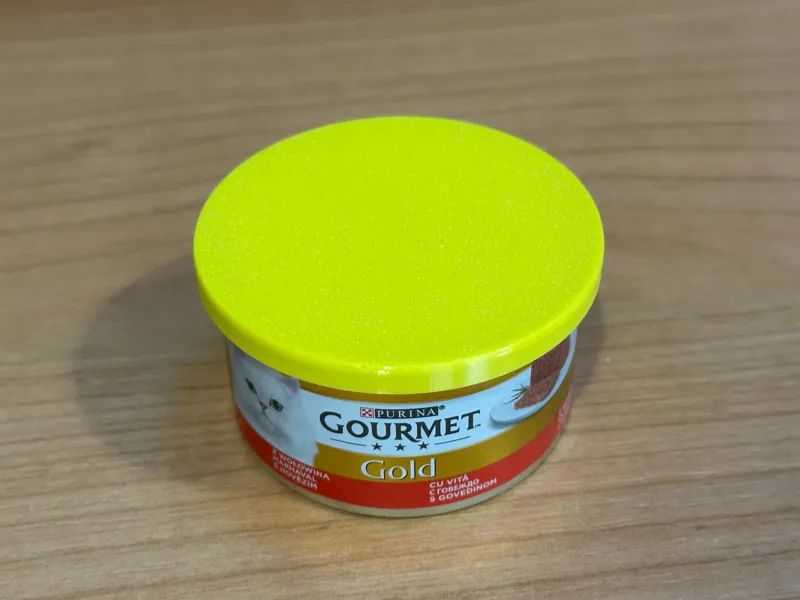 Cat food tin lid / Tapa llauna de menjar per gats.