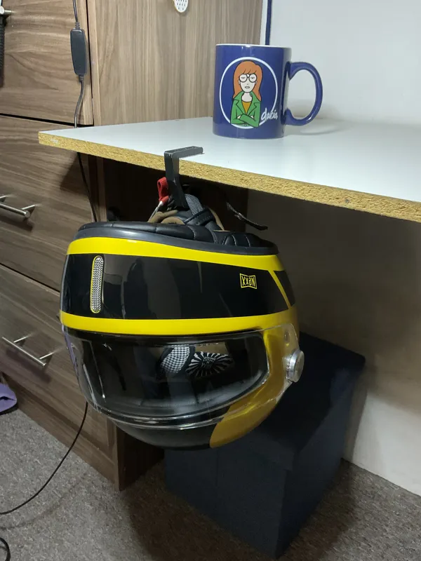 helmet holder for tables