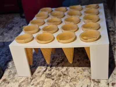 Sugar cone table with cream