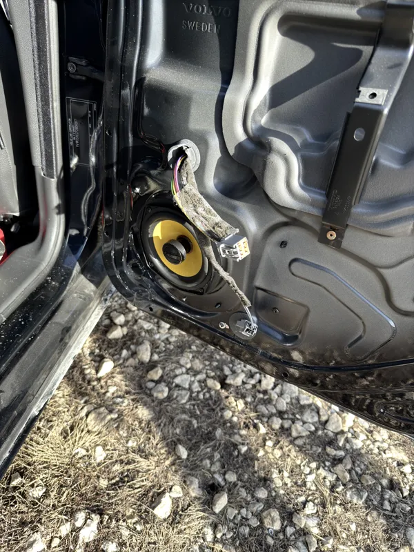 Aftermarket speaker mounting plates for p2 Volvos