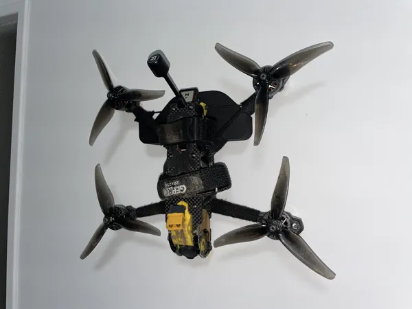 Support mural pour drone FPV