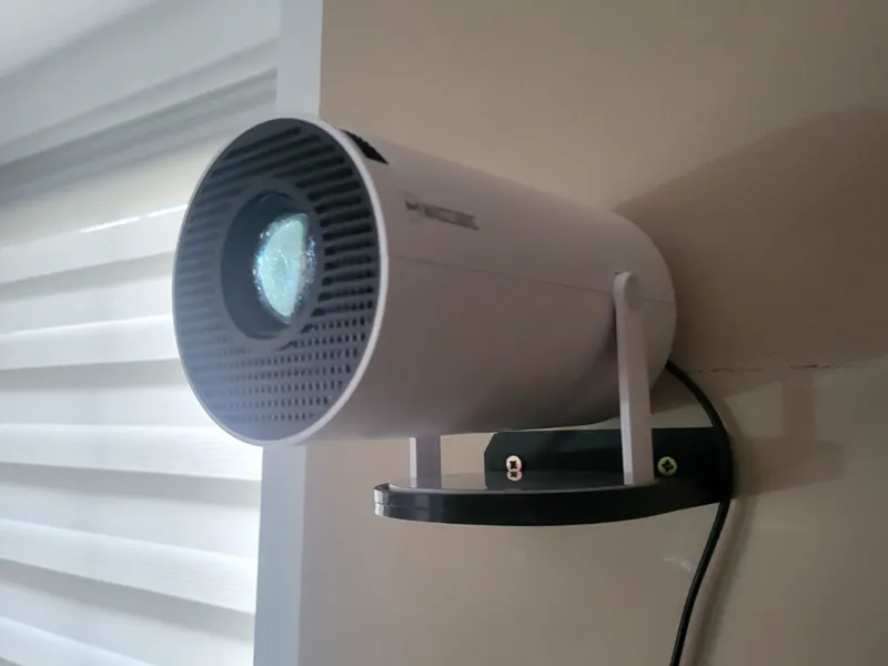 Magcubic HY300 wall mount