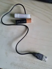 Adaptateur pile AA vers USB — photo 1