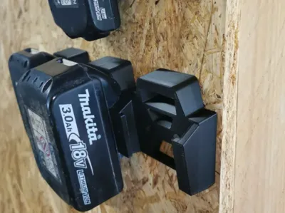 Makita 18V battery holder angled