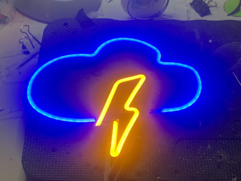 LED Neon: Cloud with Lightning