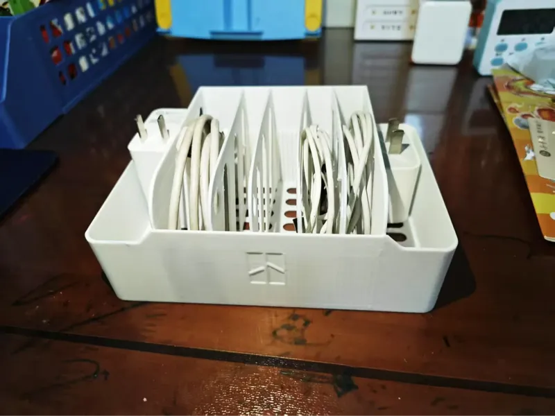 数据线收纳盒