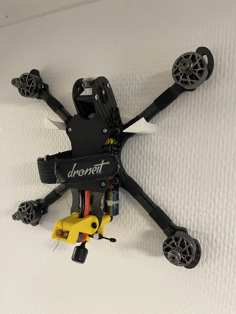 Quad wall hanger