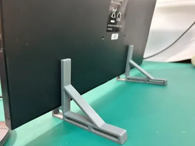 Portable screen stand