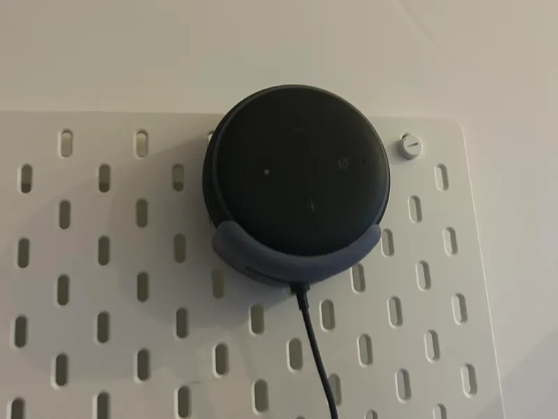 Alexa dot skadis hanger