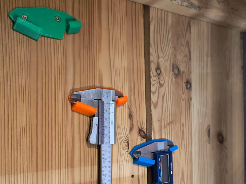 Small wall mount for a vernier caliper