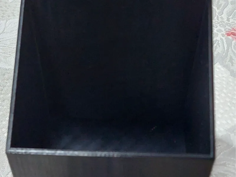 Simple box to attach to the wall or shelf v2