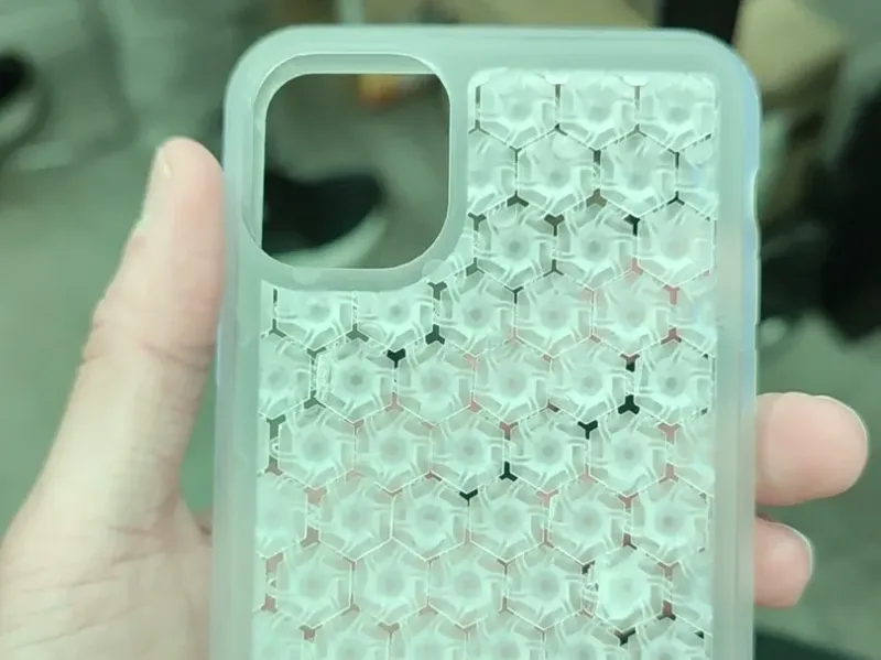 iPhone11锁子甲手机壳