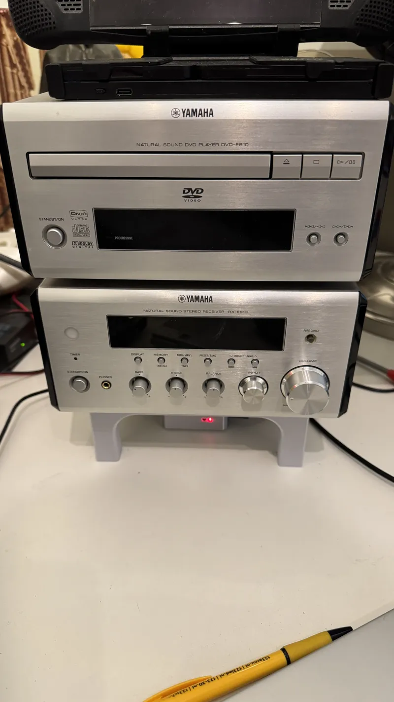 Yamaha E810 desk stand