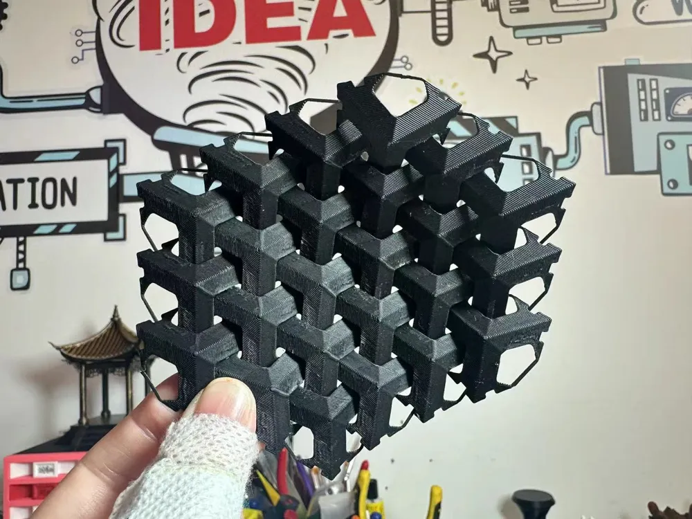 Triangular Soft Armor Chainmail Articulated One-Piece 3D Printing Demo ...