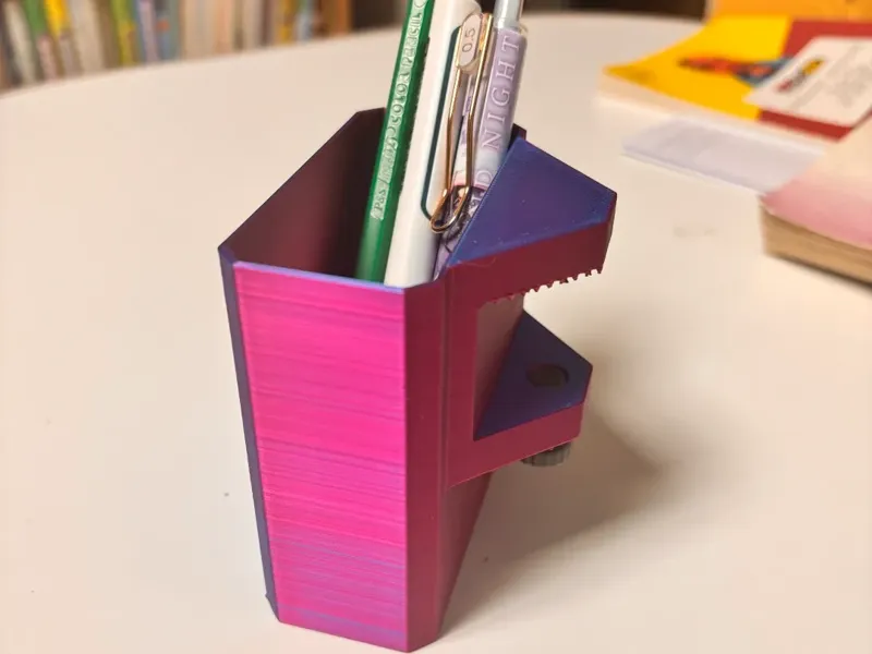 桌边笔筒